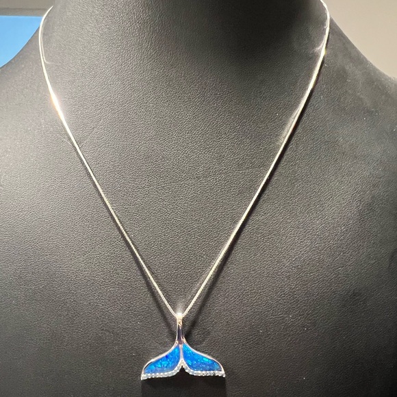 Sterling silver whale tail necklace - Picture 8 of 9